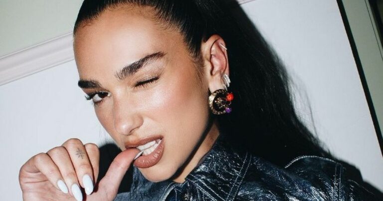 Dua-Lipa-just-debuted-a-new-beauty-look-featuring-barely-there-eyebrows.jpg