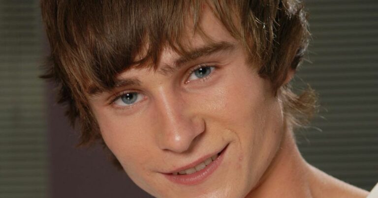 Hollyoaks-hunk-unrecognisable-13-years-after-soap-exit-as-he-becomes-lawyer.jpg