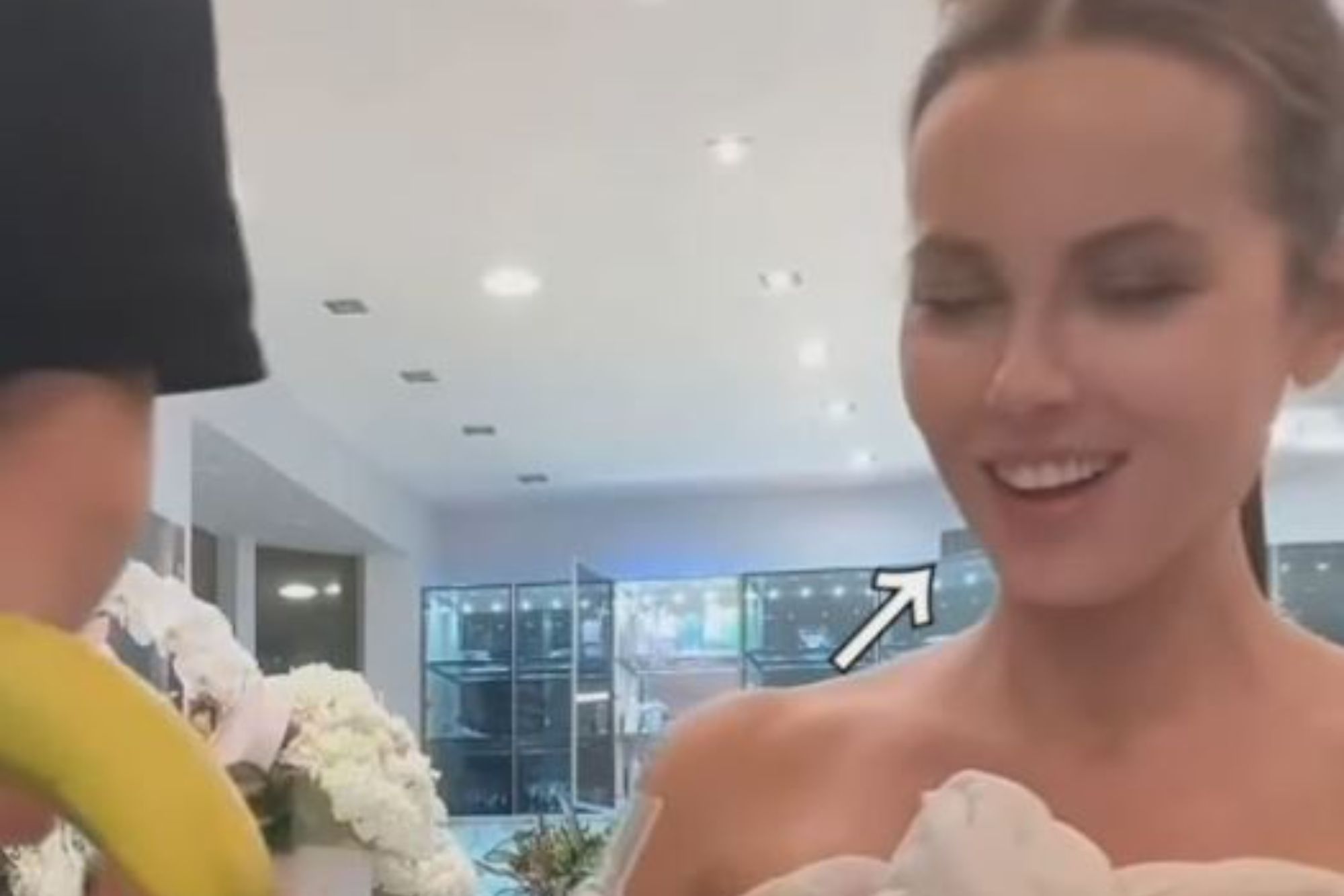 Kate-Beckinsale-accused-of-Photoshop-fail-as-furious-fans-spot-‘clue-in-new-video-The-Sun.jpg