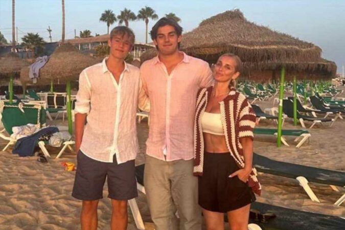 Louise-Redknapps-sons-tower-over-her-in-very-rare-family-photo-with-Charley-and-Beau-on-holiday-The-Sun.jpg