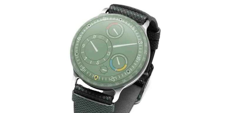 Ressence-Reveals-Oil-Filled-Eucalyptus-Green-TYPE-3-EE.jpg