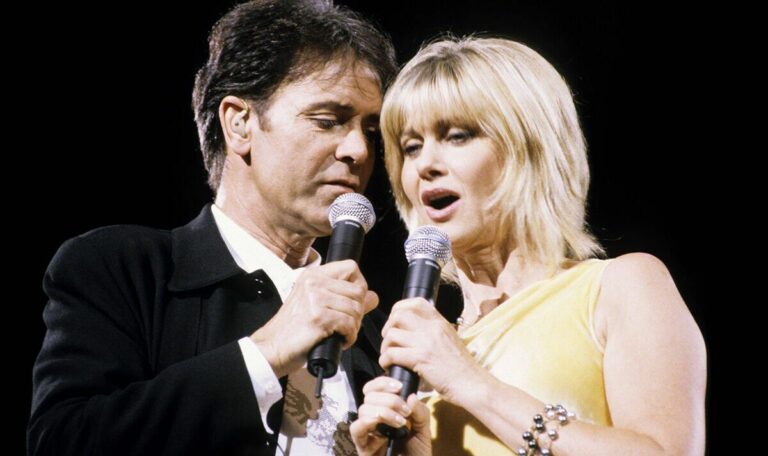 Sir-Cliff-Richards-new-album-features-very-emotional-Olivia-Newton-John-duet.jpg