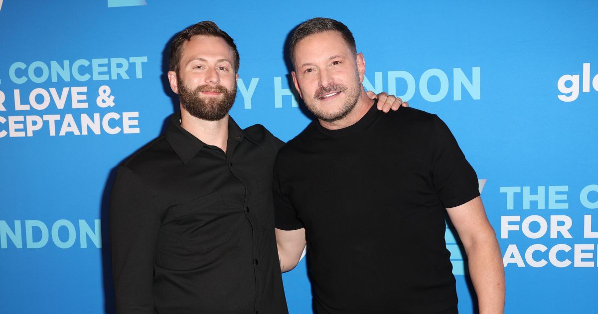 The-first-mainstream-male-country-music-singer-to-come-out-as-gay-marries-in-039country-chic039-wedding-on-a-Tennessee-farm-Details.jpg