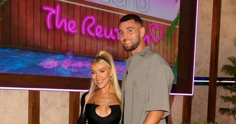 Zach-Noble-went-on-Love-Island-to-play-a-game-before-meeting-girlfriend-Molly-Marsh.jpg