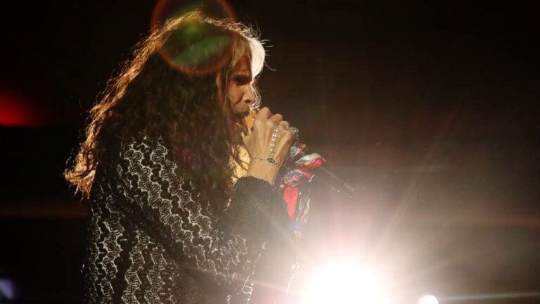 Aerosmith-Postpones-Tour-Dates-After-Steven-Tyler-Suffers-Bleeding-Vocal-Cords.jpg