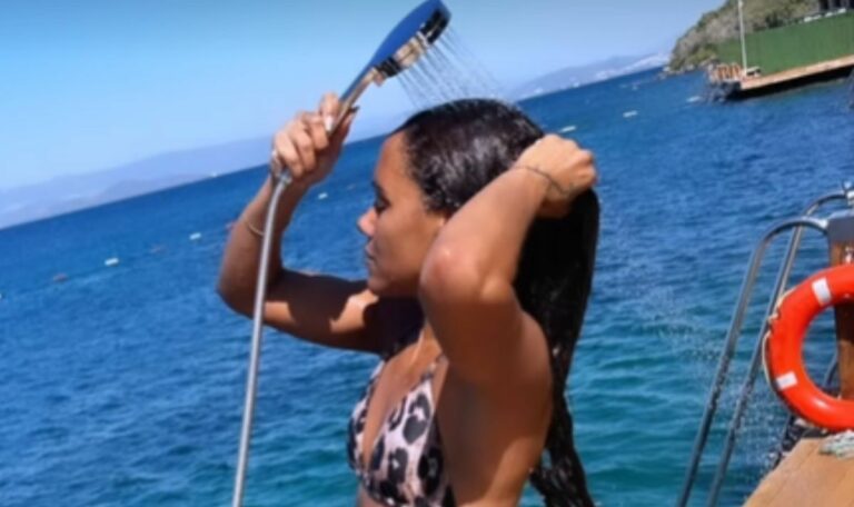 Alex-Scott-goes-topless-as-she-shows-off-incredible-figure-in-bikini.jpg