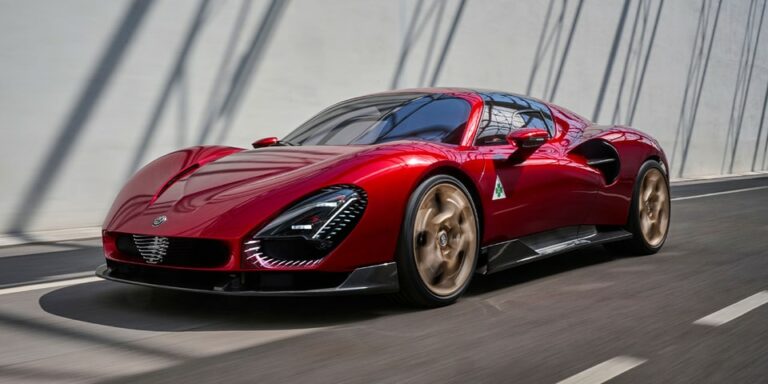 Alfa-Romeo-Brings-the-Legendary-33-Stradale-Back-to-Life.jpg