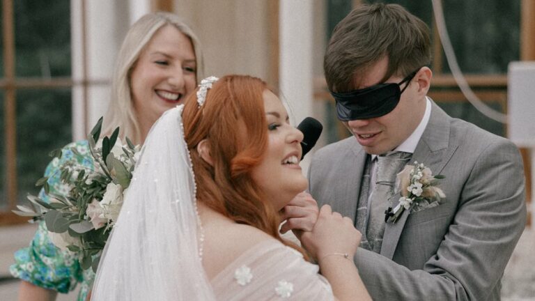 Blind-bride-lets-guests-aposwalk-in-her-shoesapos-by-blindfolding-them.jpg