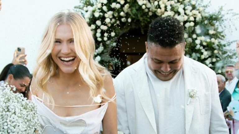 Brazil-star-Ronaldo-marries-his-model-fiancee.jpg