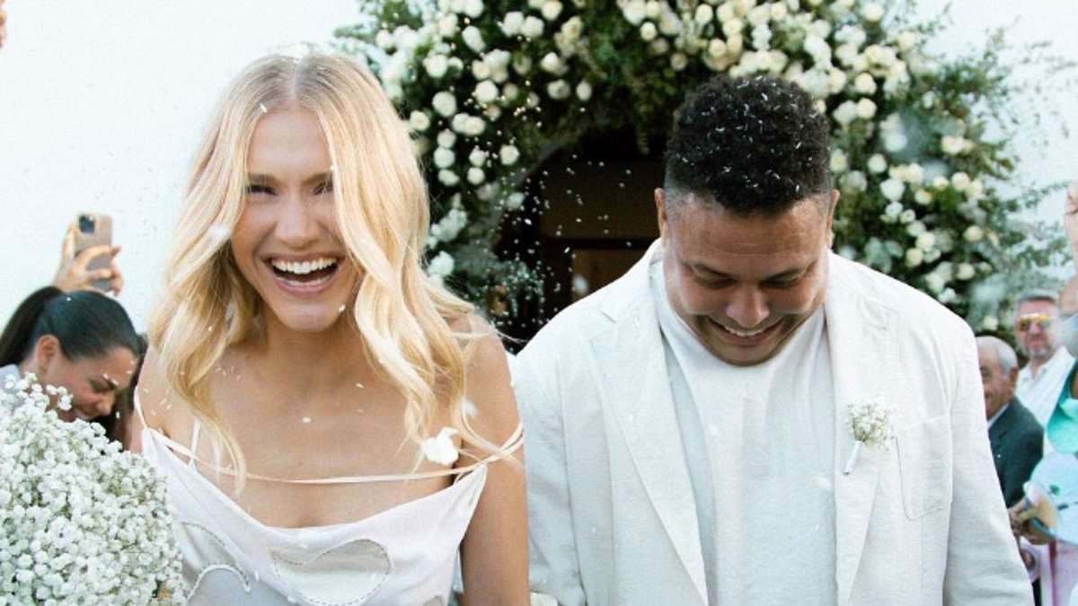 Brazil-star-Ronaldo-marries-his-model-fiancee.jpg