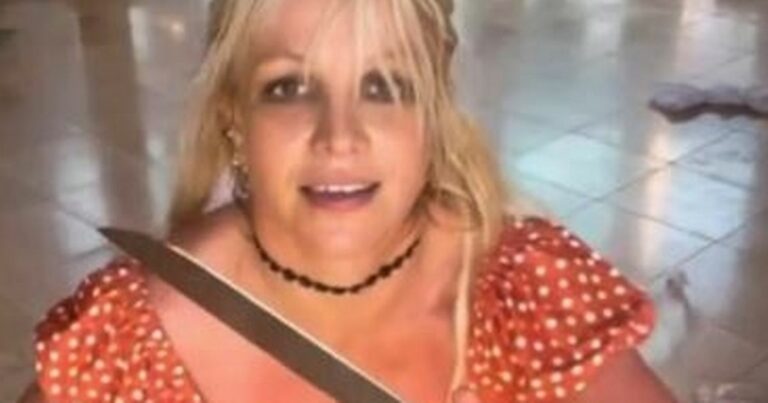 Britney-Spears-tells-fans-to-lighten-up-after-concerning-video-dancing-with-knives.jpg