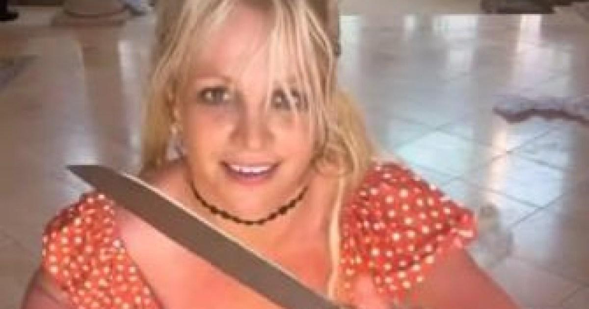 Britney-Spears-waves-knives-around-in-latest-video-and-tells-fans-not-to-worry.jpg