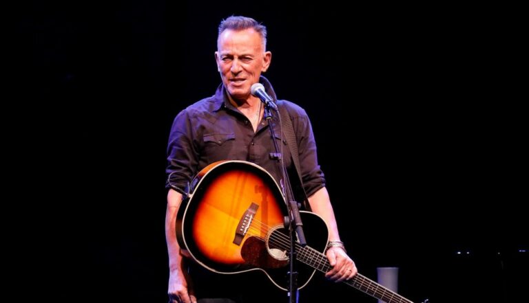 Bruce-Springsteen-Postpones-All-September-Tour-Dates-Due-to-Illness.jpg