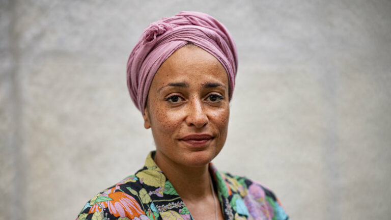 Buffoons-and-the-empire-Zadie-Smith-has-fun-with-an-Aussie-conman.jpg
