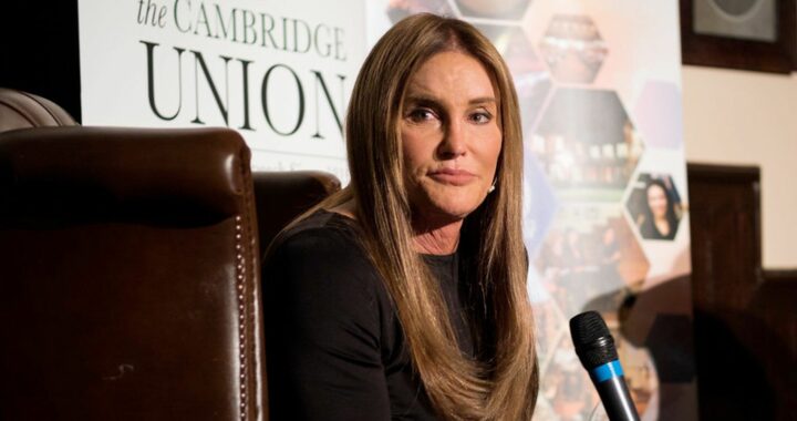 Caitlyn-Jenner-Reunites-With-Kardashian-Family-For-New-Docuseries.jpg