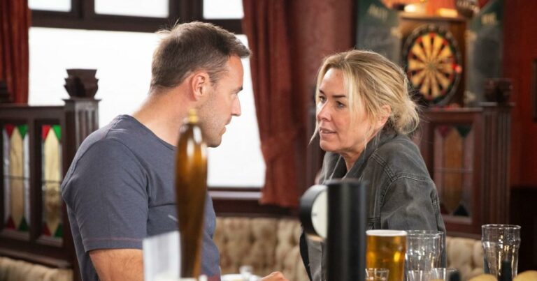 Cassie-hooks-Tyrone-in-with-childhood-prostitution-lie-in-Corrie.jpg