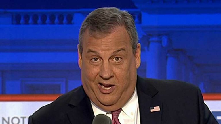 Chris-Christie-Refers-to-Donald-Trump-As-Donald-Duck-at-GOP-Debate.jpg