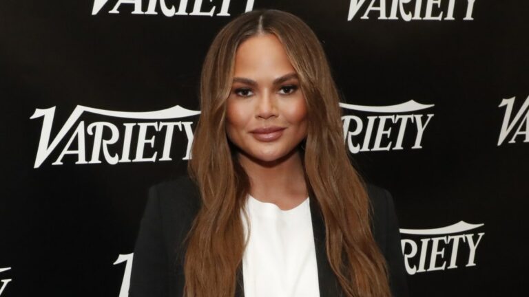 Chrissy-Teigen-Olivia-Wilde-Meena-Harris-amp-More-Will-Be-Celebrity-Servers-for-One-Night-to-Support-Federal-Minimum-Wage-Efforts-EXCLUSIVE.jpg