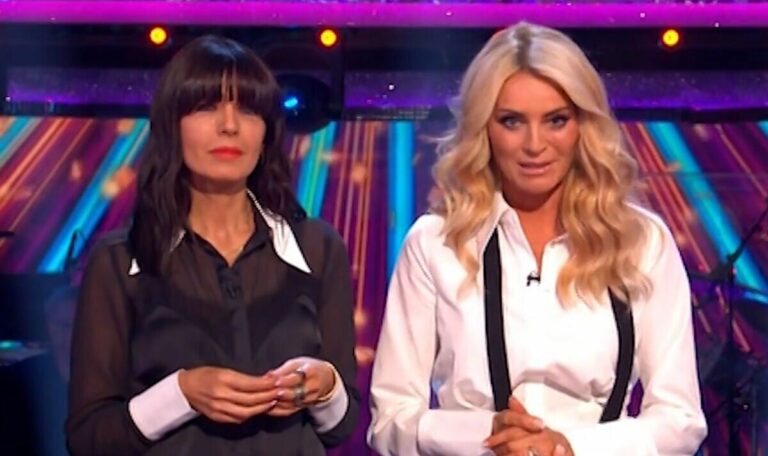 Claudia-Winkleman-suffers-major-blunder-during-live-Strictly-Come-Dancing-show.jpg