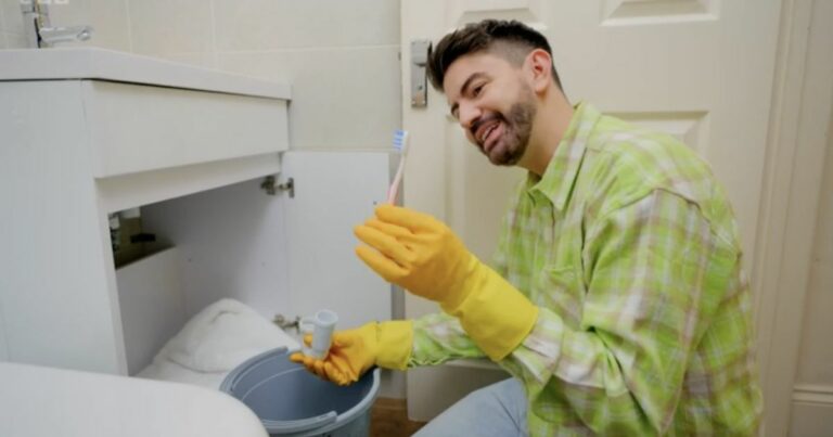 Cleaning-gurus-hack-to-clear-sink-blockages-in-minutes-–-without-plumber.jpg