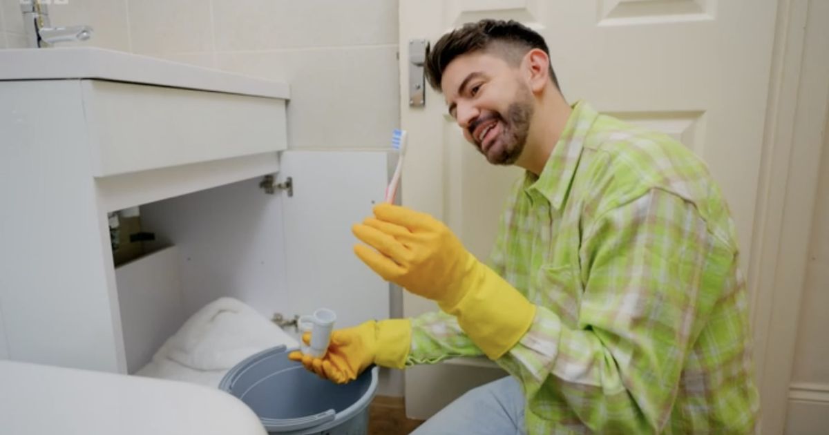 Cleaning-gurus-hack-to-clear-sink-blockages-in-minutes-–-without-plumber.jpg