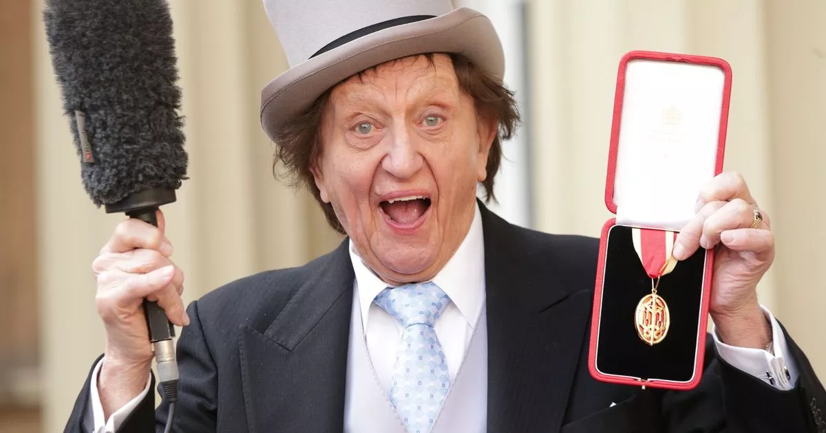 Comedy-legend-Sir-Ken-Dodds-widow-is-being-haunted-by-his-ghost.jpg