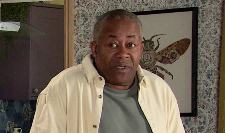Coronation-Street-fear-as-Ed-Baileys-addiction-‘returns-over-Ronnies-plan.jpg
