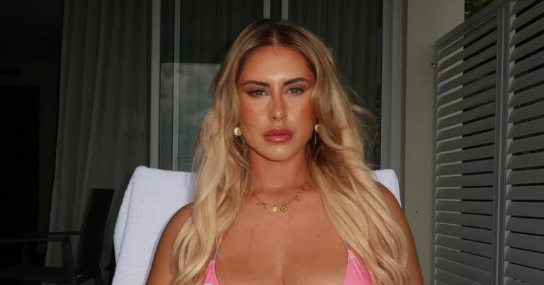 Curvy-model-told-she-has-most-perfect-belly-ever-as-she-flaunts-it-in-bikini.jpg