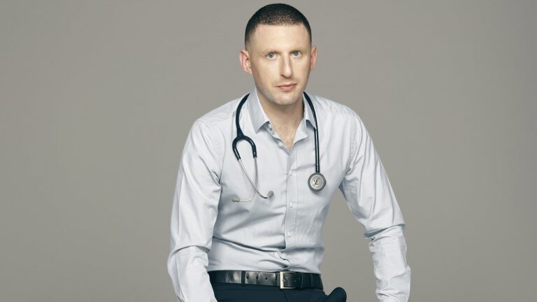 DR-MAX-Cutting-NHS-beds-may-save-money-but-patients-pay-the-price.jpg