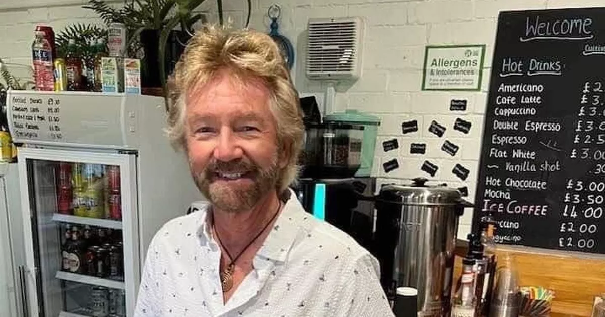 Deal-Or-No-Deals-Noel-Edmonds-returns-to-public-life-serving-coffee-in-cafe.jpg