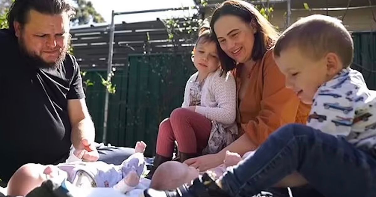 Doctors-stunned-as-mum-falls-pregnant-twice-in-three-weeks-–-and-has-both-babies.jpg