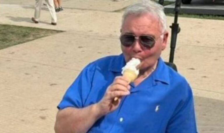 Eamonn-Holmes-responds-after-being-mocked-for-needing-a-mobility-scooter.jpg