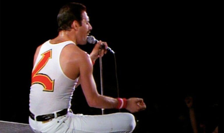 Freddie-Mercurys-live-vocal-games-shared-by-Queen-in-rare-footage.jpg