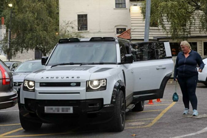 Gemma-Collins-shows-off-100k-Range-Rover-as-she-has-lunch-with-Jedward-in-London-The-Sun.jpg
