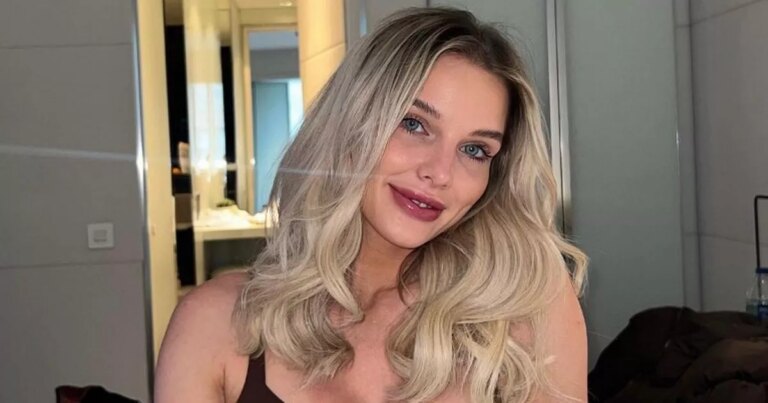 Helen-Flanagan-spills-out-of-barely-there-pyjamas-in-racy-hotel-bedroom-snap.jpg