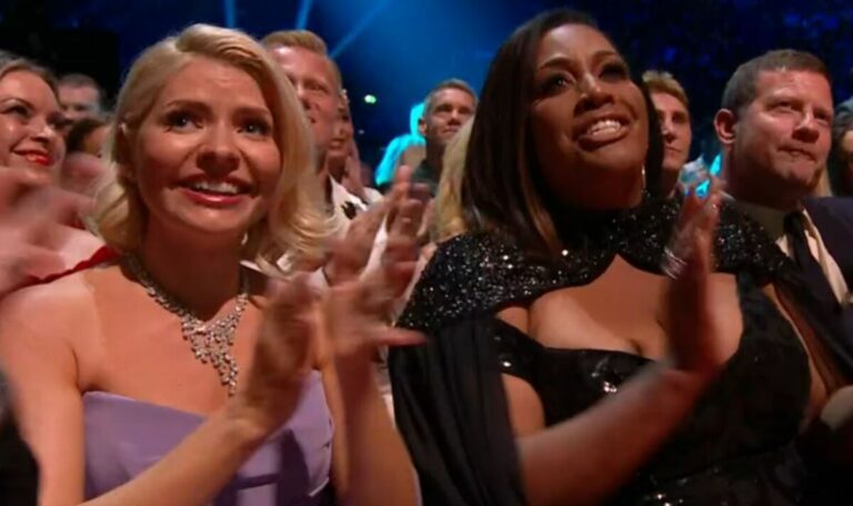 Holly-Willoughby-masked-embarassment-with-smiles-after-NTA-loss.jpg