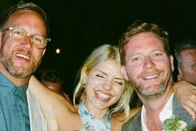 Holly-Willoughby-seen-letting-her-hair-down-at-a-wedding-alongside-her-sister-and-This-Morning-co-star-The-Sun.jpg