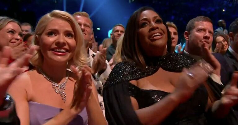 Holly-Willoughby-showed-NTA-‘disappointment-through-masked-smiles-and-eye-contact.jpg