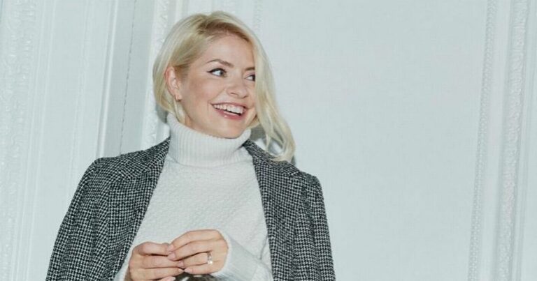 Holly-Willoughby-shows-130-MampS-look-and-asks-fans-to-keep-an-eye-for-my-pick.jpg