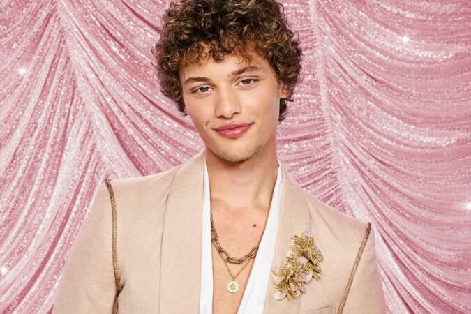 How-Strictly-hunk-Bobby-Brazier-is-heading-for-2.6m-bidding-war-amp-Hollywood-big-break…-if-he-avoids-common-mistake-The-Sun.jpg