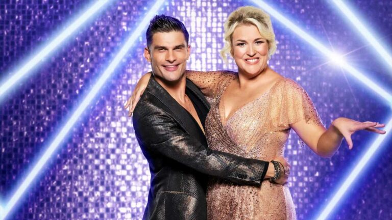 Inside-Dragonsx27-Den-star-Sara-Daviesx27-holiday-with-Strictly-x27familyx27-Aljaz-and-Janette-The-Sun.jpg