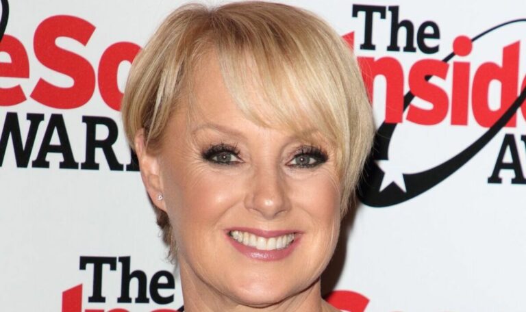 Inside-the-life-of-Sally-Dynevor-from-famous-daughter-to-cancer-diagnosis.jpg
