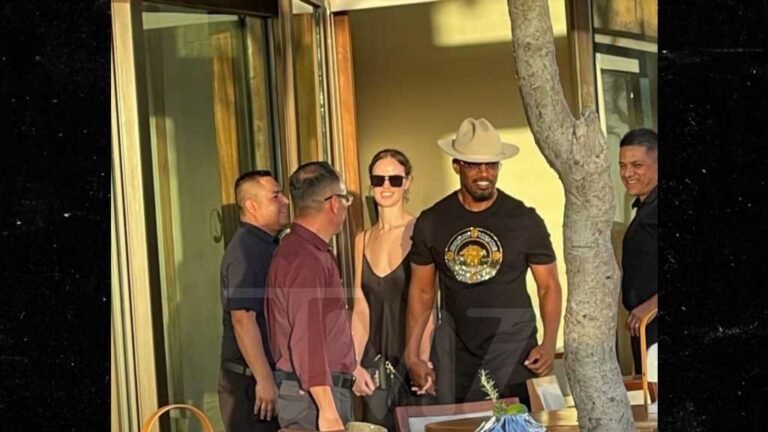 Jamie-Foxx-Goes-Out-On-Intimate-Date-With-Girlfriend-Alyce-Huckstepp-in-Mexico.jpg
