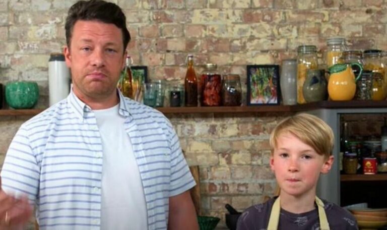 Jamie-Olivers-son-follows-suit-as-he-‘secures-own-cooking-show-aged-12.jpg