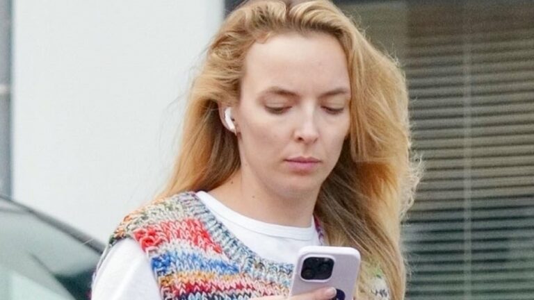 Jodie-Comer-steps-out-in-London.jpg