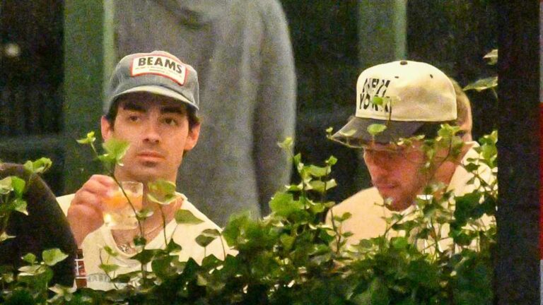 Joe-Jonas-Spotted-With-Brother-Nick-Jonas-Night-Before-Sophie-Turner-Sues.jpg