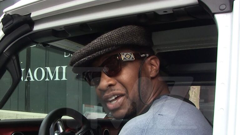 Jonathan-Majors-Breaks-Up-High-School-Fight-At-In-N-Out-In-Hollywood.jpg