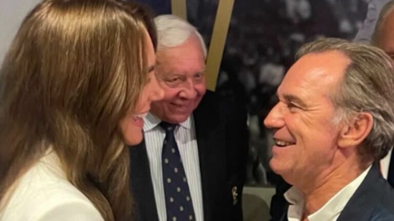 Kate-looks-animated-as-she-chats-with-French-dignitaries.jpg