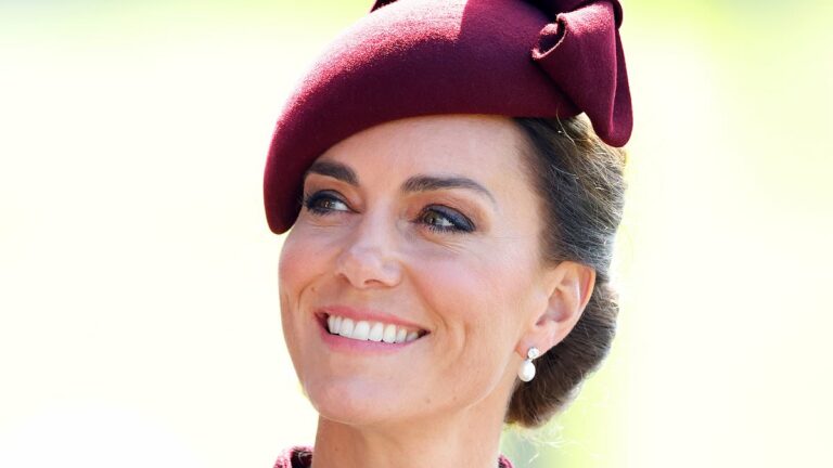 Kateaposs-sweet-tribute-to-the-Queen-at-memorial-service.jpg