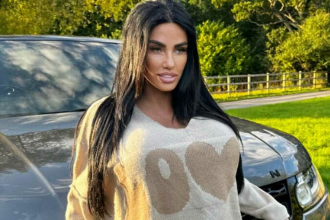 Katie-Price-fans-all-spot-the-same-‘dirty-detail-as-she-poses-for-glam-new-snap-The-Sun.jpg